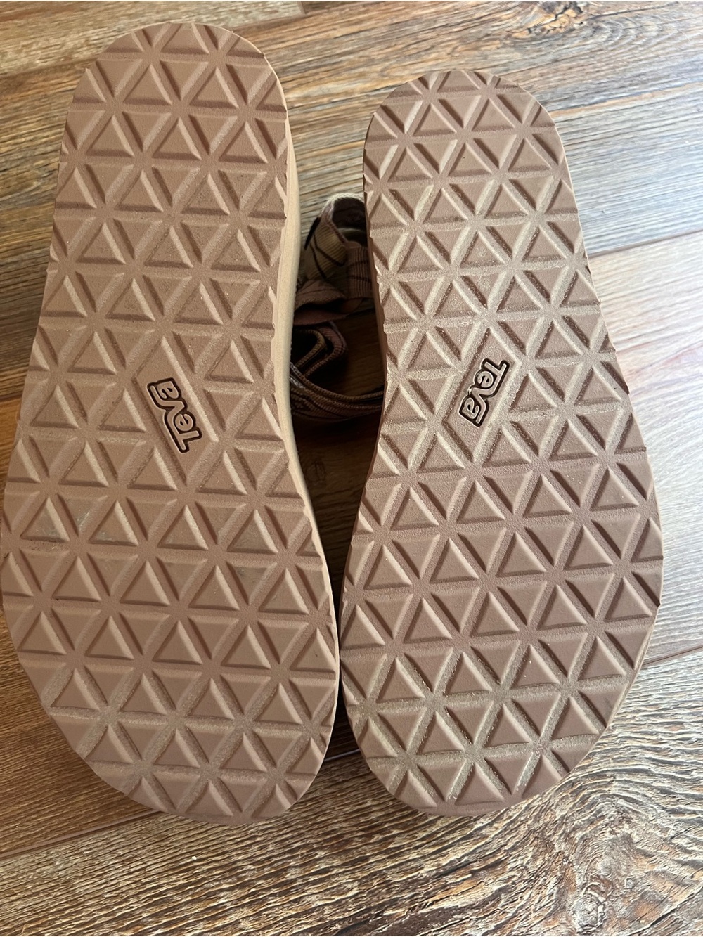 Teva size 9 Flatform Sandals - Picture 6 of 8